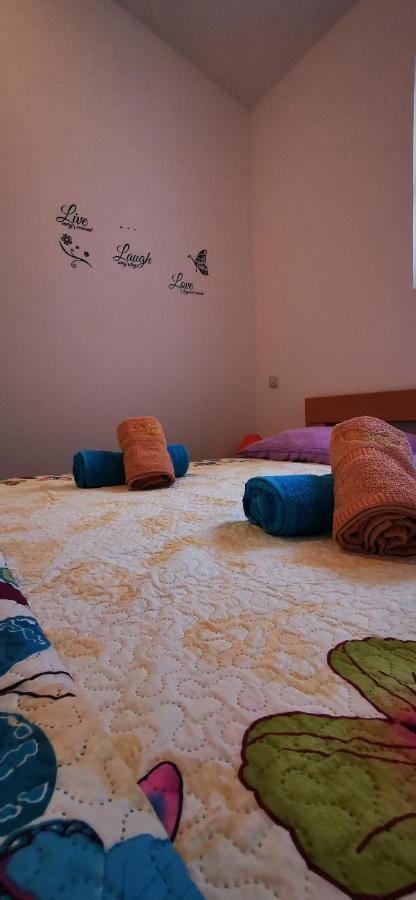 Apartmani Marija Kolan Ngoại thất bức ảnh