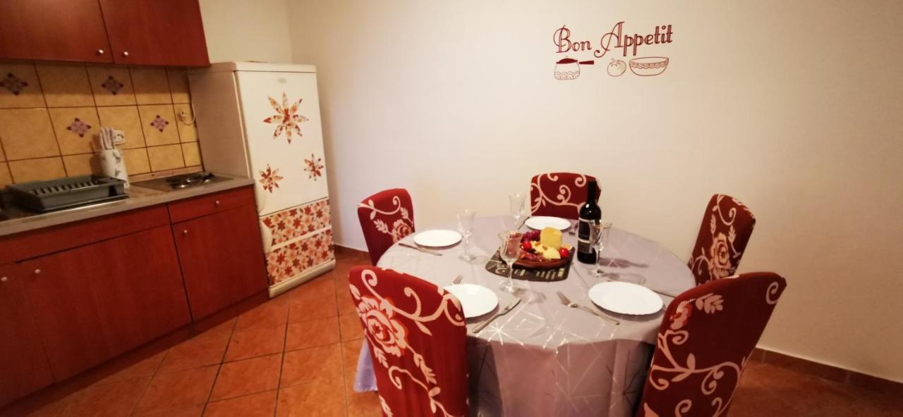 Apartmani Marija Kolan Ngoại thất bức ảnh