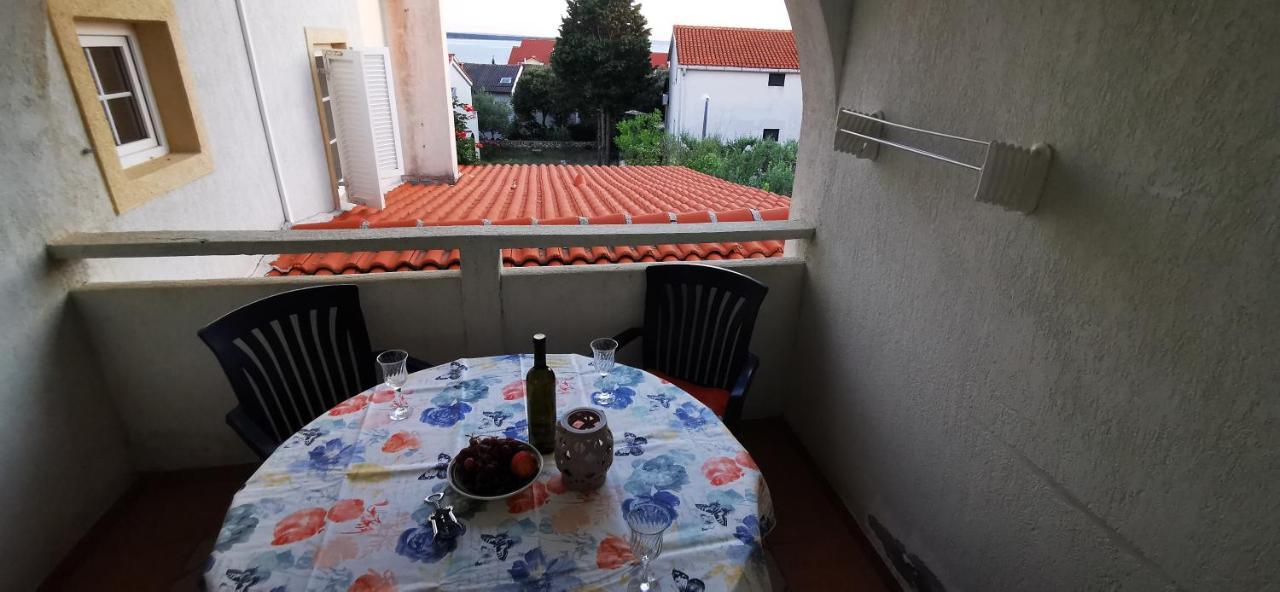 Apartmani Marija Kolan Ngoại thất bức ảnh